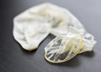 Mãe é presa após filho passar mal em creche e eliminar duas camisinhas nas fezes