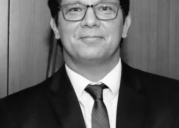 Mistério em Brasília: Mário Frias desaparece após ordem de intimação do STF