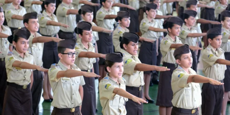 Brasil ultrapassa 1.500 escolas militares e modelo avança mesmo após fim de programa federal