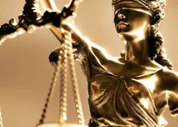 1: 🚨 Servidora Descobre Fotos Transformadas em Figurinhas de WhatsApp e Justiça Condena repartição pública