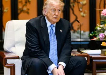 de título: Trump choca o mundo ao afirmar que EUA têm droga capaz de “reviver mortos”