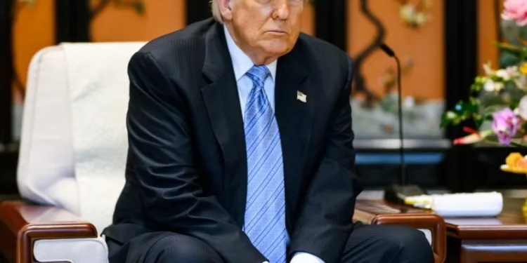 de título:  Trump choca o mundo ao afirmar que EUA têm droga capaz de “reviver mortos”
