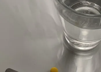 NOVO MEDICAMENTO CONTRA ENXAQUECA CHEGA AO BRASIL E SURPREENDE COM AÇÃO EM APENAS 2 HORAS