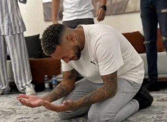 ORAÇÃO POR NEYMAR VIRALIZA E TORCEDORES ACREDITAM EM VOLTA HISTÓRICA À COPA