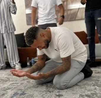 ORAÇÃO POR NEYMAR VIRALIZA E TORCEDORES ACREDITAM EM VOLTA HISTÓRICA À COPA