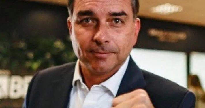 Urgente!!PF envia parecer à PGR favorável à investigação contra Flávio Bolsonaro em caso ligado ao filme “Dark Horse”