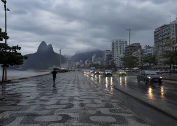 FRENTE FRIA MUDA O TEMPO NO RIO E TRAZ CHUVA, VENTOS E QUEDA DE TEMPERATURA NESTA SEGUNDA
