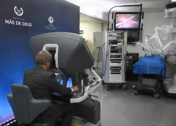 do  A 19 mil km de distância: cirurgia robótica liga China ao Brasil em operação histórica