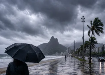 Frente fria derruba temperaturas no Rio e coloca cidade em alerta para tempestades