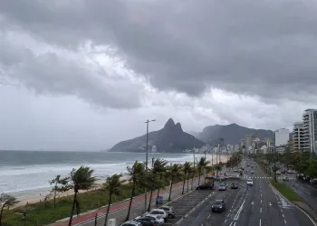 Alerta Rio Prevê Mudança Brusca no Tempo com Céu Fechado e Rajadas Fortes