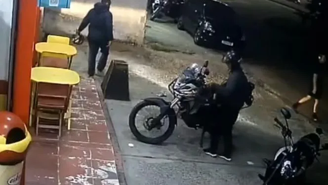 ( VÍDEOS) ASSALTANTES FAZEM A LIMPA EM CAMPO GRANDE E NÃO PERDOAM NEM CRIANÇA