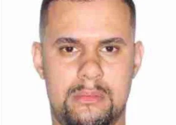 (VÍDEO) TRAFICANTES DO COMANDO VERMELHO EXECUTA TRAFICANTE RIVAL DO TCP A LUZ DO DIA