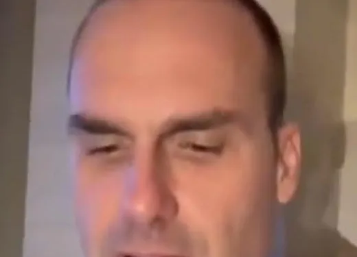LUXO NOS EUA: Eduardo Bolsonaro vive em mansão milionária no Texas e fotos do imóvel impressionam brasileiros. VEJA