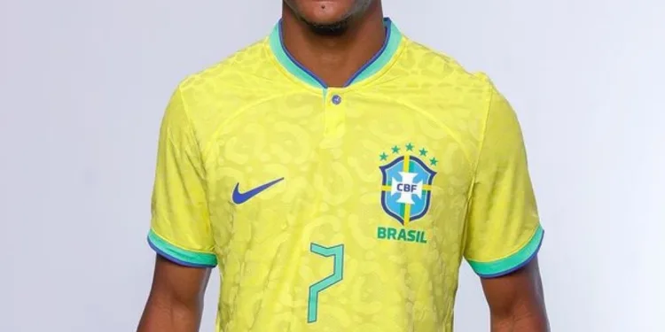 milhões  Fenômeno em ascensão: Rayan supera estrelas consagradas e alcança valorização milionária