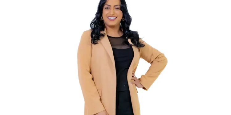 Lisa Gomes será a primeira âncora trans do SBT