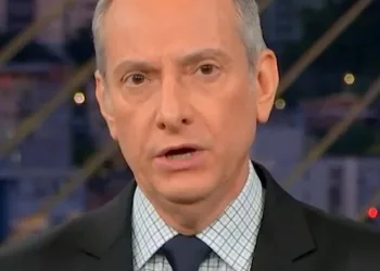 ( IMAGENS FORTES) APRESENTADOR DA REDE GLOBO É ATACADO POR PITBULL ENQUANTO FAZIA CAMINHADA