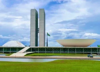 e?  CCJ vota redução da maioridade penal: você é a favor ou contra a proposta?