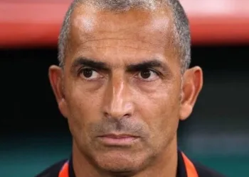 INACREDITÁVEL! Seleção DEMITE técnico horas após levar goleada humilhante na Copa do Mundo