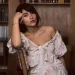 Cantora é condenada a 74 chibatadas após desafiar lei do país em apresentação histórica