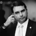 BOMBA!!FLÁVIO BOLSONARO TERIA VOLTADO A PEDIR DINHEIRO EM REUNIÃO SECRETA, DIZ COLUNISTA