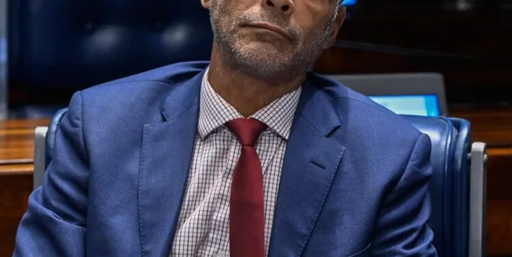 ROMÁRIO SURPREENDE O PAÍS e toma decisão radical sobre salário de R$ 46 mil no Senado