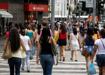 IBGE Confirma: Homem Virou Artigo de Luxo no Brasil e Estoque Está Baixando