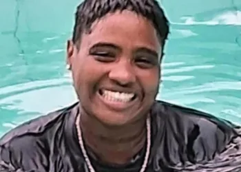 URGENTE!! COMANDO VERMELHO INVADE COMUNIDADE EM SANTA CRUZ E MORADORA INOCENTE MORRE DURANTE CONFRONTO CONTRA MILICIANOS
