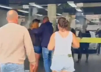 ( Vídeo) URGENTE!! Esquema Milionário de Figurinhas Falsas da Copa do Mundo é Descoberto em Campo Grande e Duas Mulheres São Presas