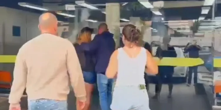 ( Vídeo) URGENTE!! Esquema Milionário de Figurinhas Falsas da Copa do Mundo é Descoberto em Campo Grande e Duas Mulheres São Presas
