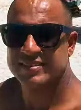 Ex-assessor parlamentar é sequestrado dentro de casa e encontrado morto após carro ser incendiado no RJ