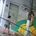 Mulher é flagrada novamente passando fezes em imagem de Bolsonaro e caso vai parar na polícia