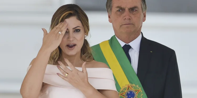 Bolsonaro teria barrado Michelle no Senado após frase explosiva: Quer me deixar preso por 27 anos?