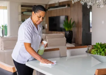EMPREGO NO RIO! Residência na Barra da Tijuca oferece salário de R$ 3 mil e pacote de benefícios