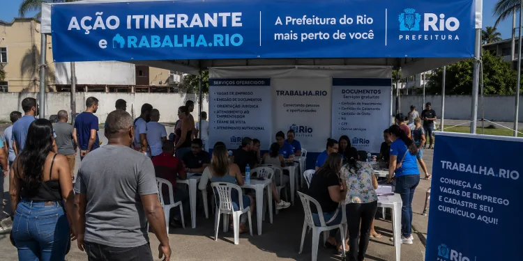 URGENTE: Prefeitura do Rio leva mutirão de empregos e serviços gratuitos para Cosmos neste sábado (18)