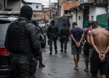 Força-Tarefa Contra o Comando Vermelho Faz 10 Prisões em Megaoperação na Zona Oeste do Rio