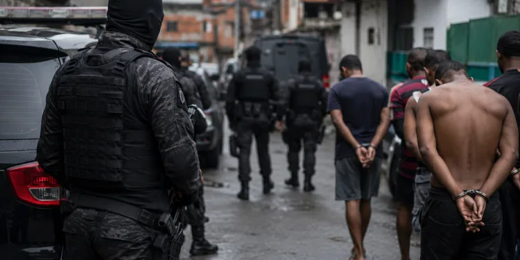 Força-Tarefa Contra o Comando Vermelho Faz 10 Prisões em Megaoperação na Zona Oeste do Rio