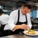 URGENTE!! Restaurante Saudável abre vaga para Chefe de Cozinha com salário de R$ 6.500 na Barra da Tijuca. Veja como conquistar a vaga