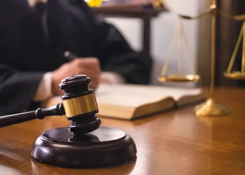 Justiça anula acordo com bet e manda pagar prêmio milionário a apostadora