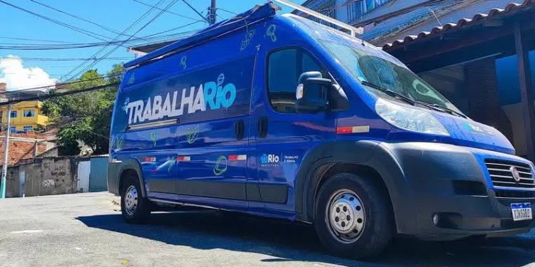 VAN DO TRABALHA RIO CHEGA A INHOAÍBA COM OPORTUNIDADE DE EMPREGO; VEJA COMO PARTICIPAR