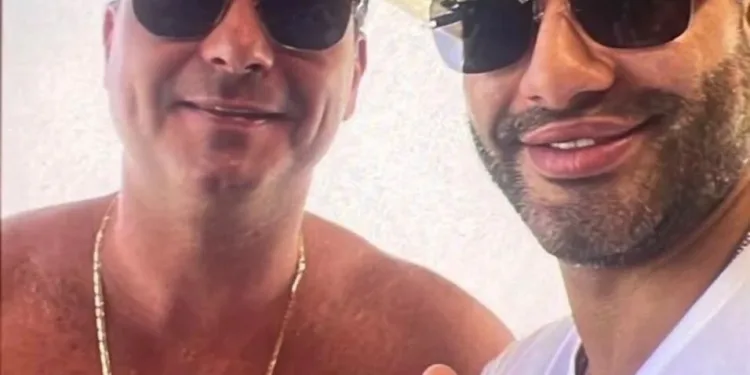 Flávio Bolsonaro reage à polêmica sobre foto com investigado: “Não sei se é verdade”