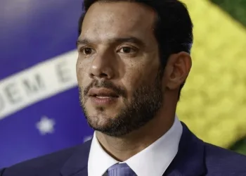 Crise na CBF explode: funcionários são demitidos por vazamento, enquanto responsável por gastos com amante permanece no cargo