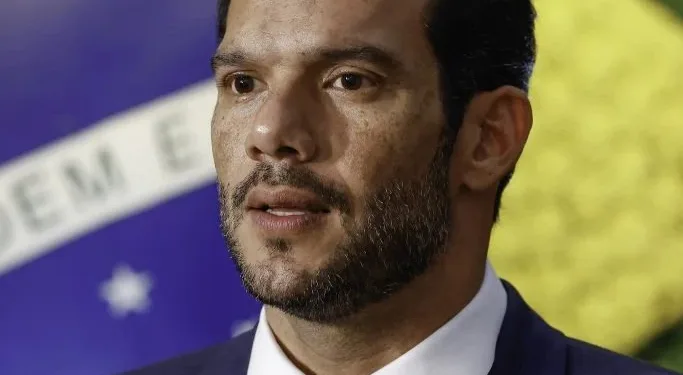 Crise na CBF explode: funcionários são demitidos por vazamento, enquanto responsável por gastos com amante permanece no cargo
