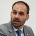 DEPUTADO FEDERAL ACUSA EDUARDO BOLSONARO DE SER MACONHEIRO, SURFISTA VAGABUNDO, SER FÃ FORFUN E FOI FORÇADO PELO PAI A ENTRAR NA POLÍTICA
