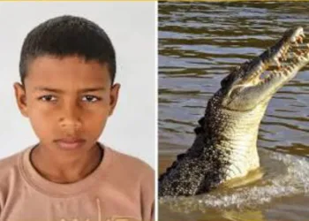 DESPEDAÇADO POR CROCODILO:(IMAGENS FORTES) Menino de 12 anos morre em ataque brutal e cena do tio carregando o corpo comove o mundo
