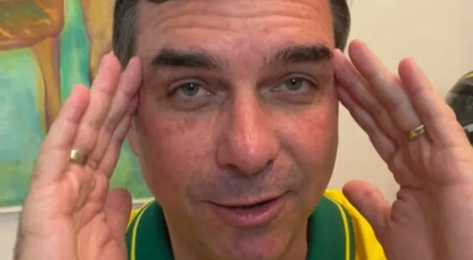 Temor de Busca e Apreensão Contra Flávio Bolsonaro Agita Cenário Político às Vésperas da Eleição
