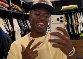 Oferta histórica pode mudar o destino de Vinícius Júnior? Bastidores agitam o futebol mundial