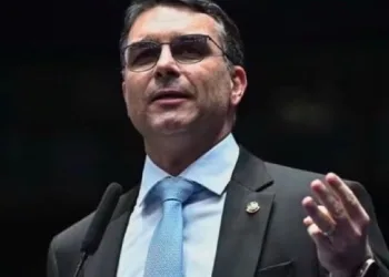 Flávio Bolsonaro enfrenta forte rejeição em pesquisa e vê cenário eleitoral ficar mais desafiador
