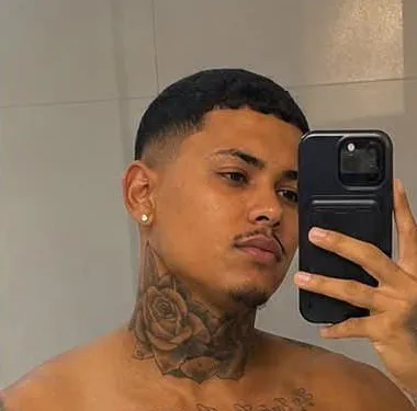 Jovem morre após doar rim ao pai que o expulsou de casa por ser gay