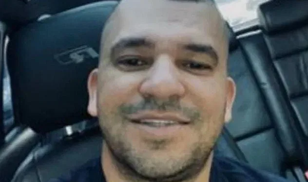 ( VIDEO) POLICIAL MILITAR É EXECUTADO EM FRENTE A UM CONDOMÍNIO NA ZONA OESTE DO RIO DE JANEIRO