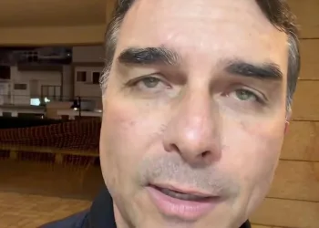 Crise no PL: Agenda de Flávio Bolsonaro com aliados de Eduardo Paes provoca mal-estar e amplia tensão no Rio